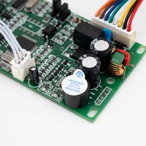 EA-66C(v3) * Controler de acces fara carcasa, cu cititor de proximitate incorporat, programabil cu cartele MASTER